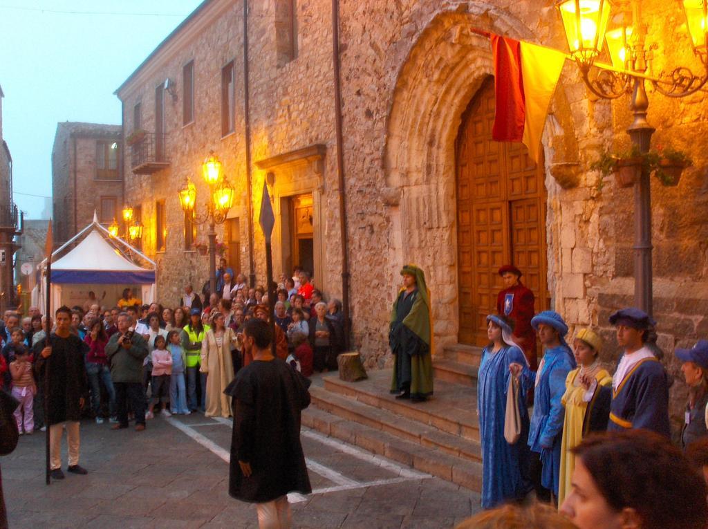Notti O' Tunn Luxury Rooms In Centro Geraci Siculo エクステリア 写真