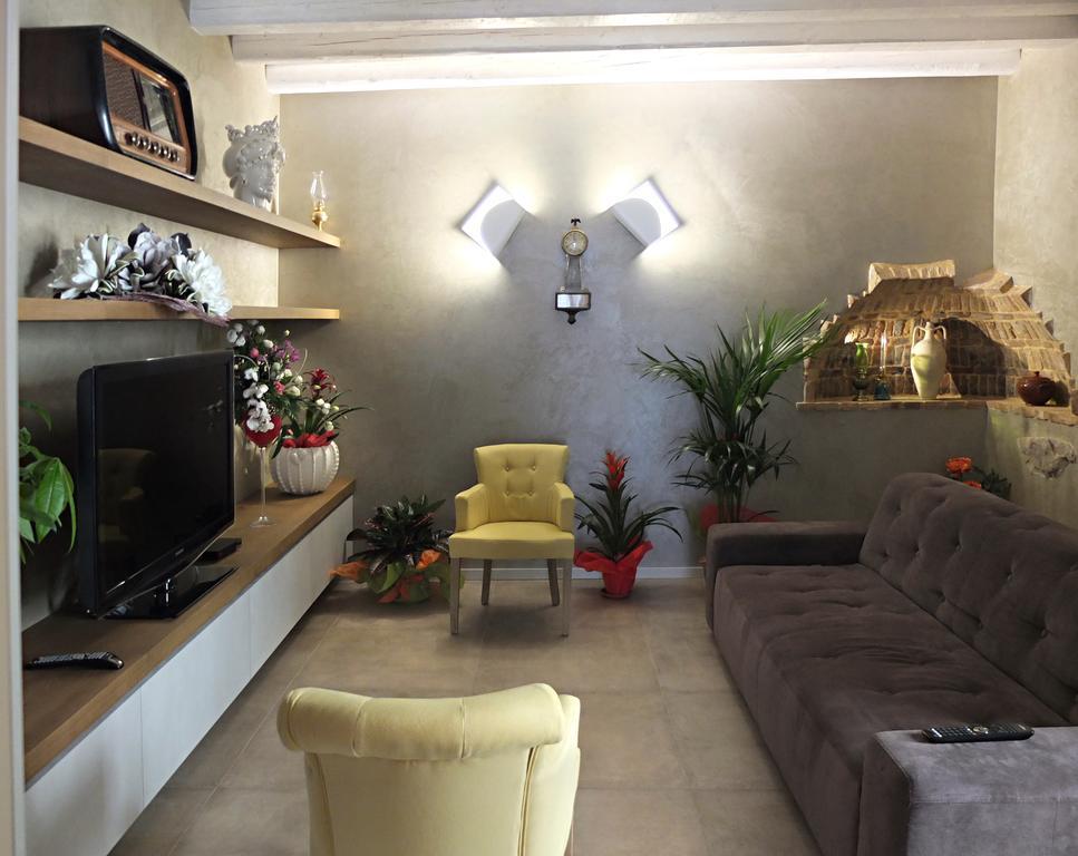 Notti O' Tunn Luxury Rooms In Centro Geraci Siculo エクステリア 写真